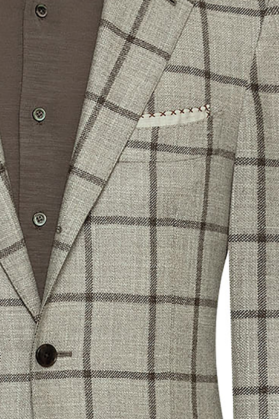 Серо-бежевый пиджак в крупную клетку