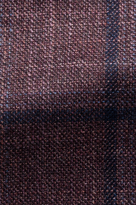 Бордовый пиджак в крупную клетку